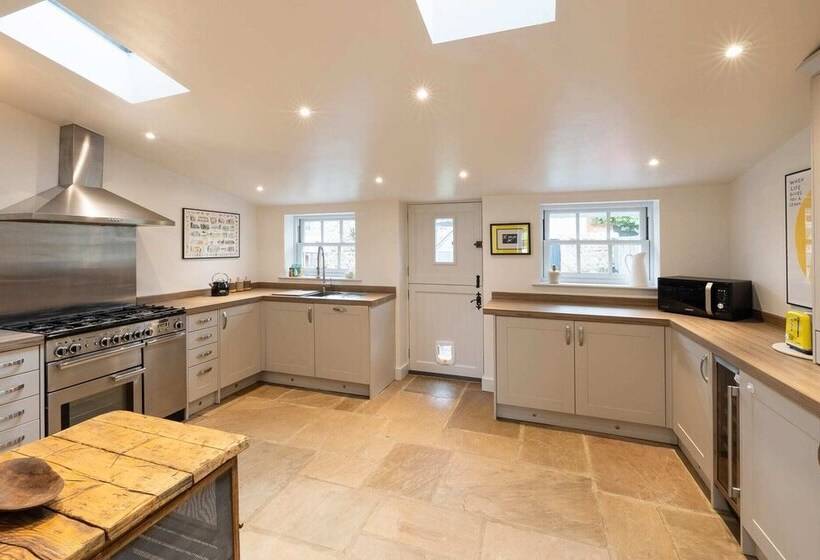 Host Stay Virginia House