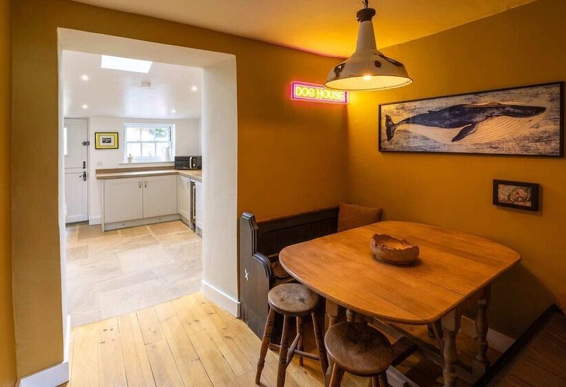 Host Stay Virginia House