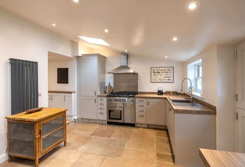 Host Stay Virginia House