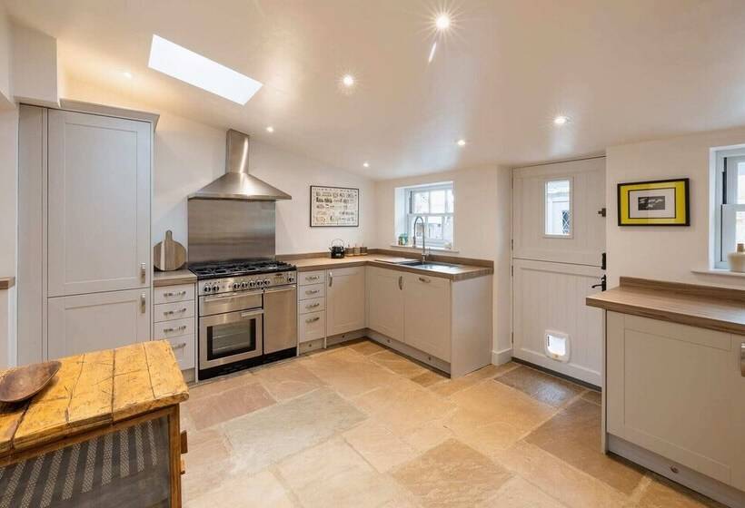 Host Stay Virginia House