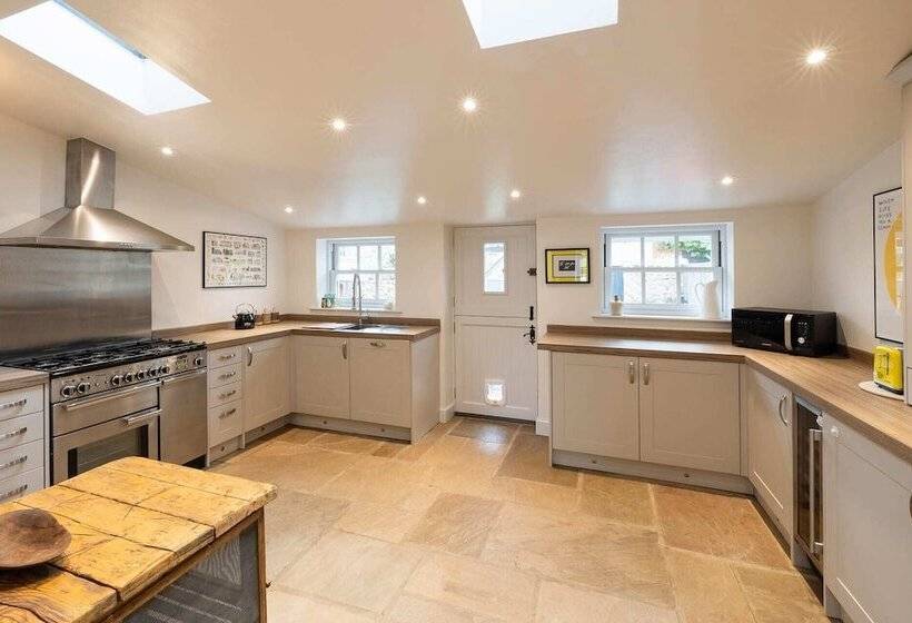 Host Stay Virginia House