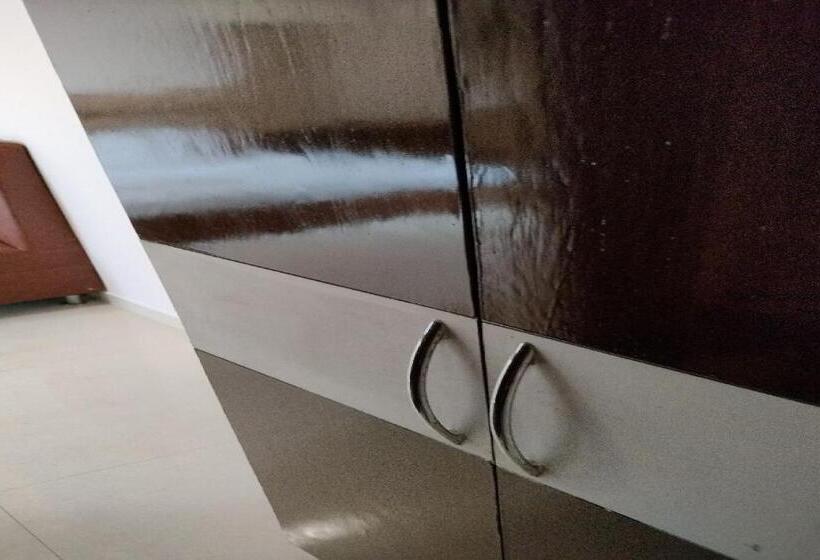 Отель Capital O 93663 Royal