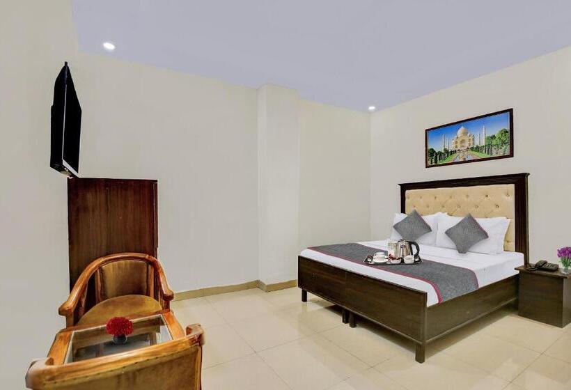 Отель Capital O 93663 Royal