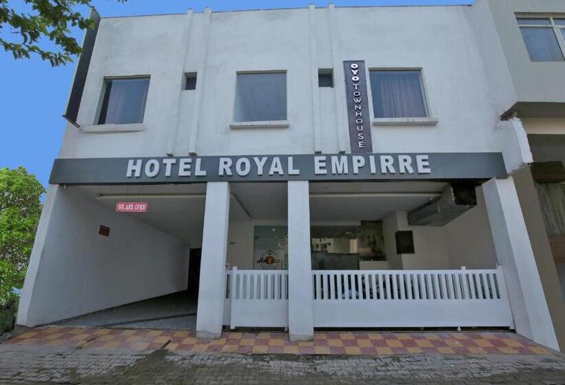 فندق Capital O 93663 Royal