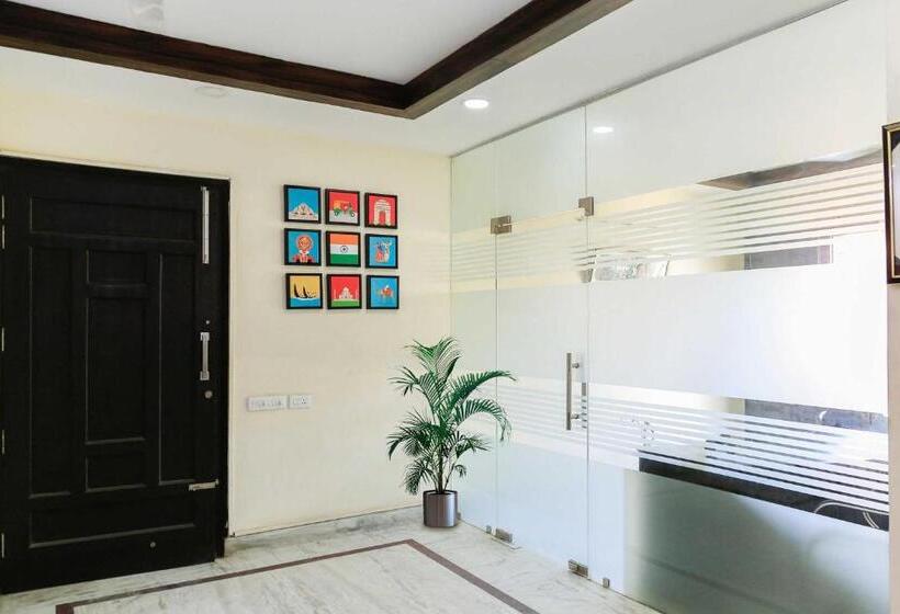 فندق Collection O The Orchid  Near Omaxe Celebration Mall