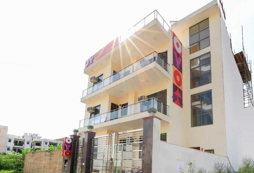 فندق Collection O The Orchid  Near Omaxe Celebration Mall