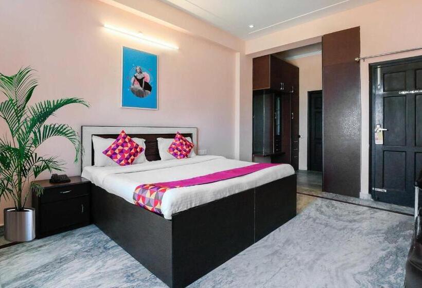 فندق Collection O The Orchid  Near Omaxe Celebration Mall