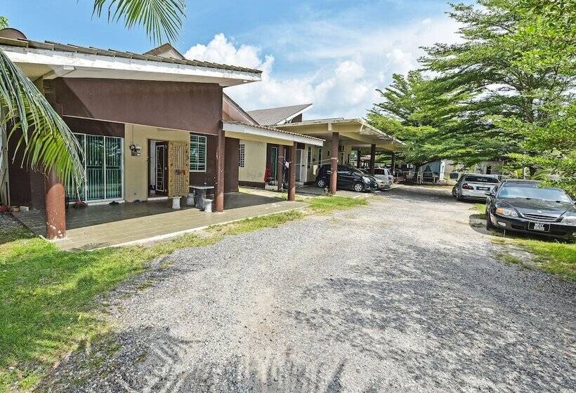 Отель Oyo 90596 Casaria Inn