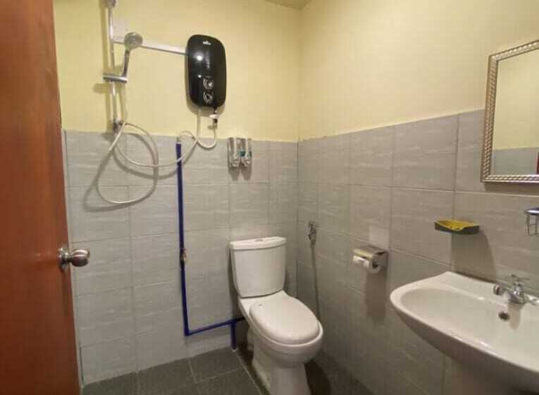 בית מלון כפרי Oyo 90616 George Adventure Base