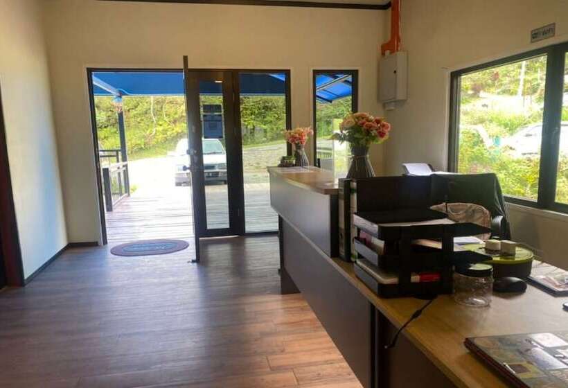 בית מלון כפרי Oyo 90616 George Adventure Base