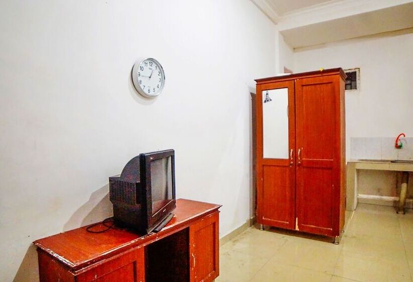 Отель Oyo 91647 Sanina Residence