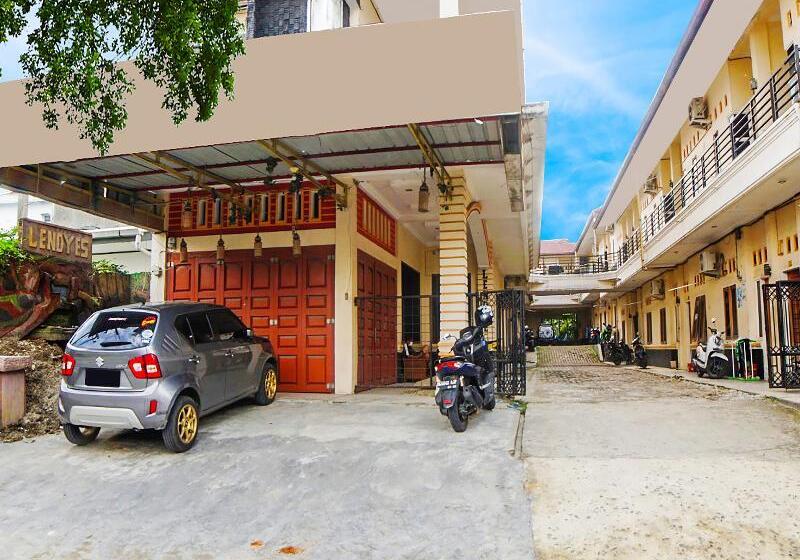 Отель Oyo 91647 Sanina Residence