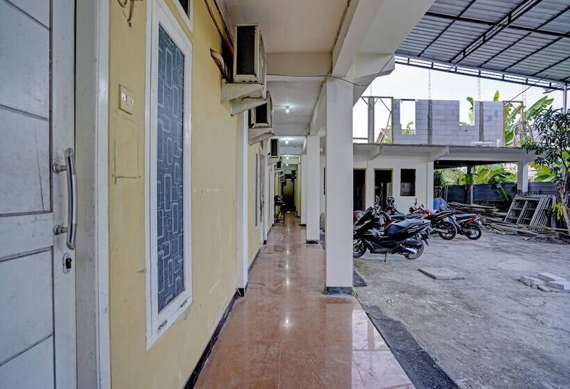 בית מלון כפרי Grand Hagawa Syariah Near Alun Alun Lamongan Redpartner