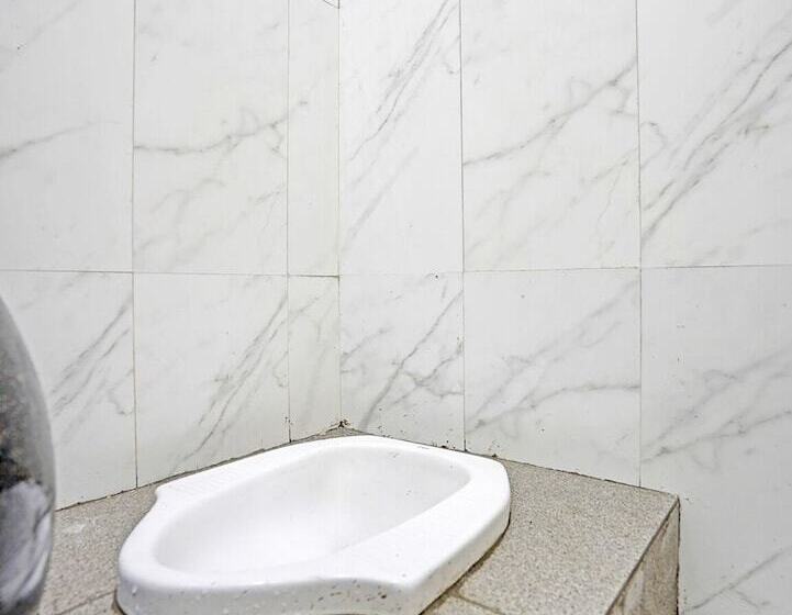 בית מלון כפרי Grand Hagawa Syariah Near Alun Alun Lamongan Redpartner