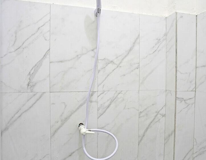 בית מלון כפרי Grand Hagawa Syariah Near Alun Alun Lamongan Redpartner