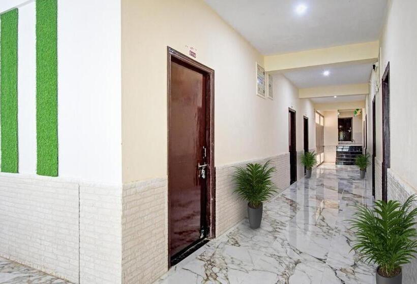 فندق Oyo 92779 The Green Akress