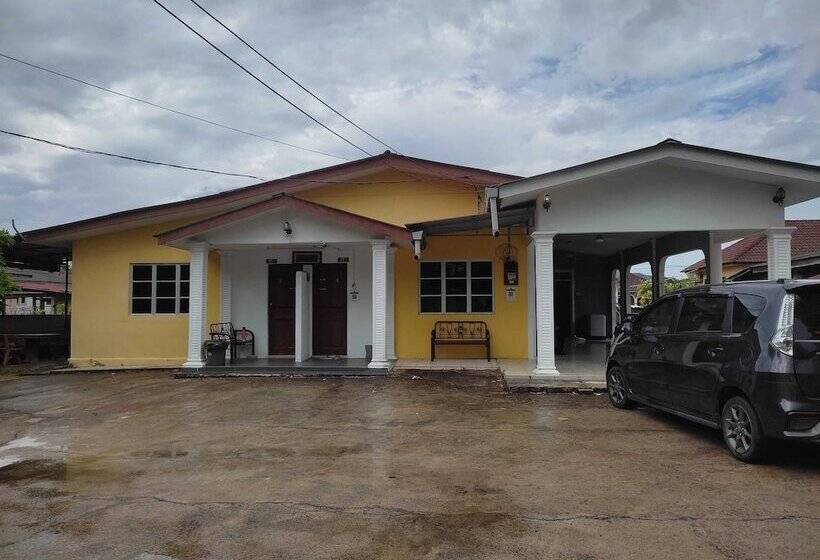 בית מלון כפרי Oyo Homes 90600 Ummi Chalet Dungun