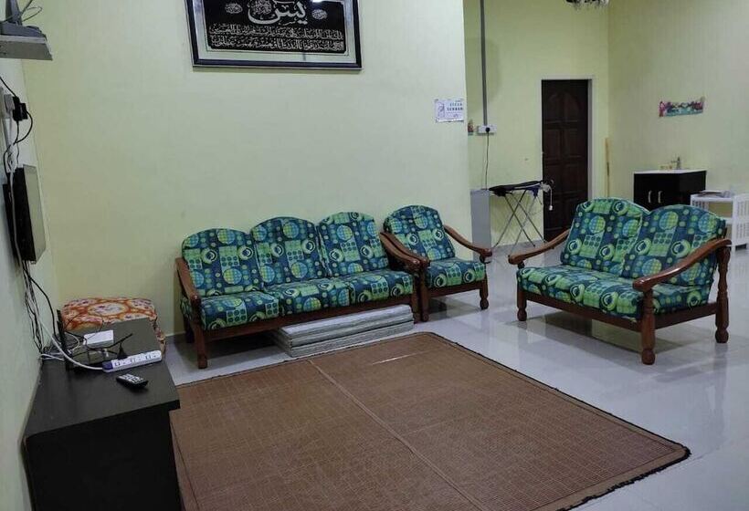 בית מלון כפרי Oyo Homes 90600 Ummi Chalet Dungun