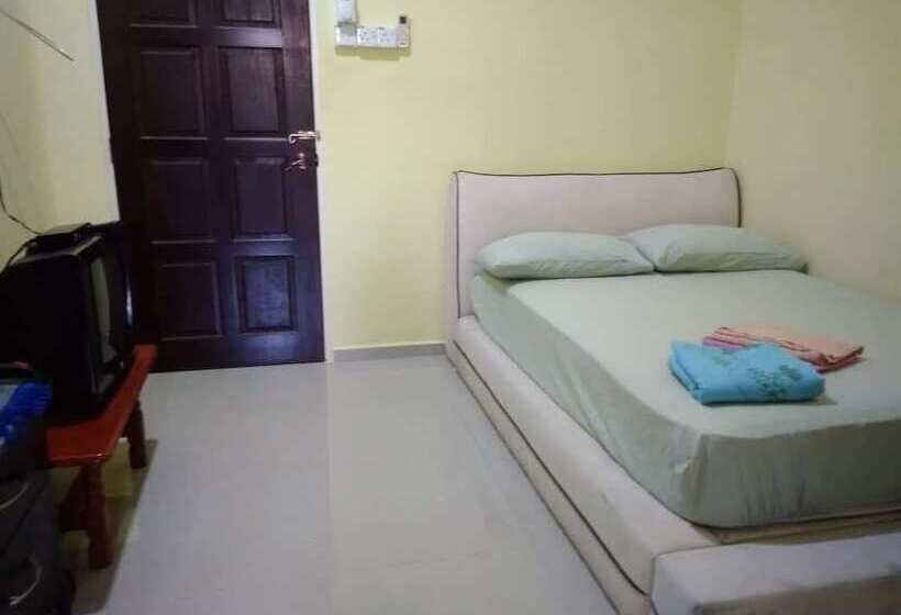 בית מלון כפרי Oyo Homes 90600 Ummi Chalet Dungun