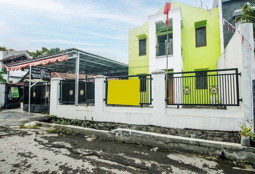 酒店 Spot On 91606 Nadin Guest House