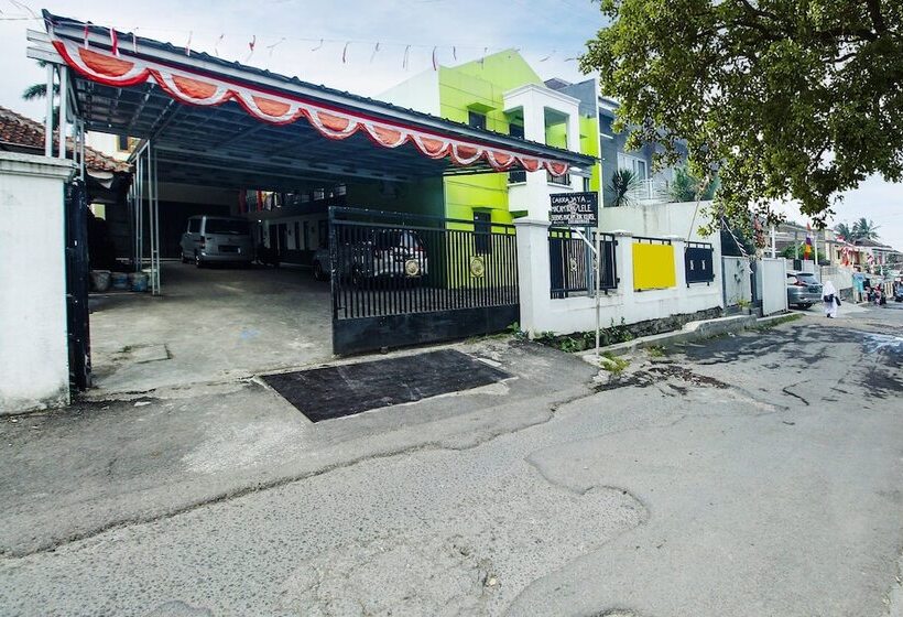 酒店 Spot On 91606 Nadin Guest House