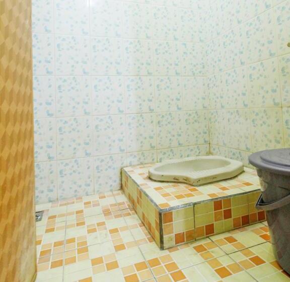 酒店 Spot On 91606 Nadin Guest House