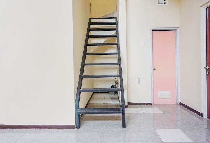 בית מלון כפרי Spot On 91615 Arumba Guest House Syariah