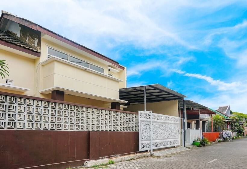 בית מלון כפרי Spot On 91615 Arumba Guest House Syariah