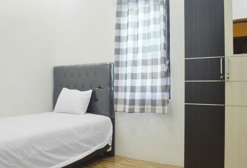 Отель Spot On 91616 Kharisma Guest House