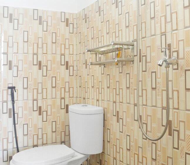 Отель Spot On 91616 Kharisma Guest House