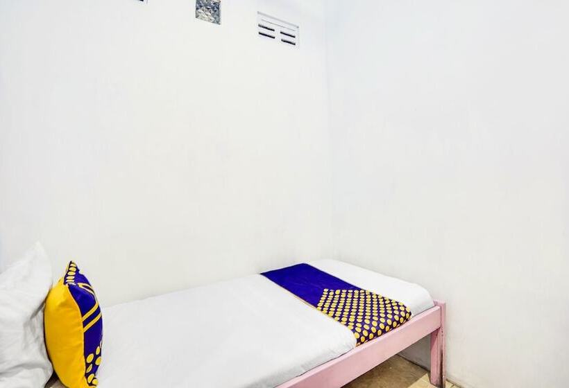 ホテル Spot On 91626 Rr Kost Putri Syariah