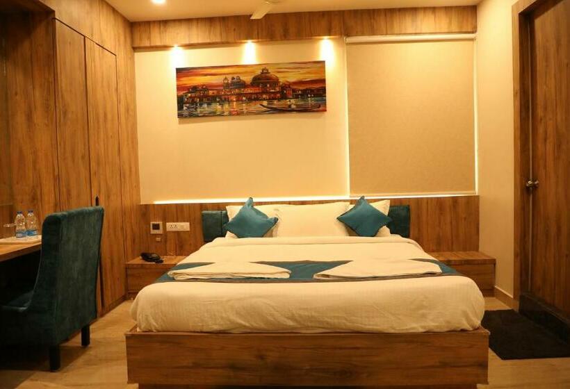 Отель Sree Kubera Grand