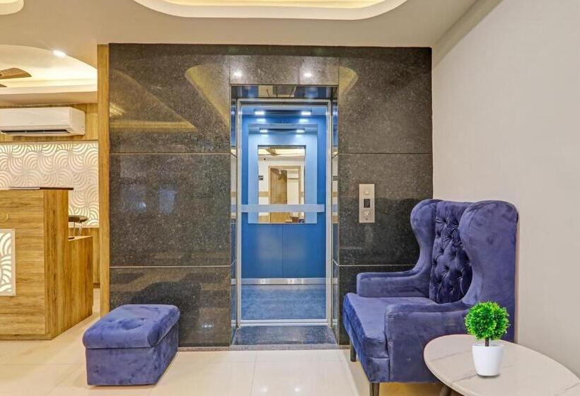 Отель Super Townhouse H G Near Gautam Buddha Park