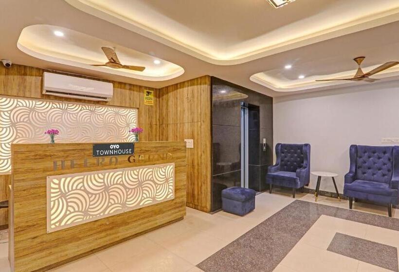 Отель Super Townhouse H G Near Gautam Buddha Park