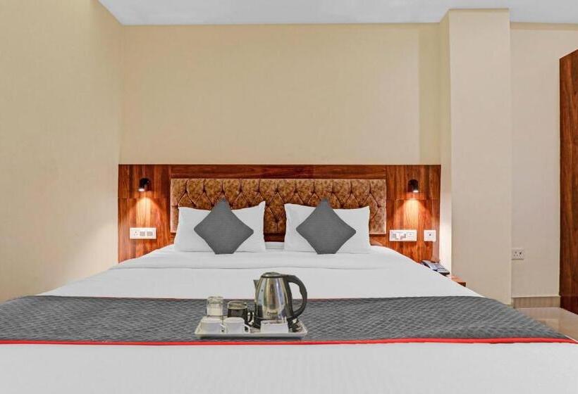 Отель Super Townhouse H G Near Gautam Buddha Park