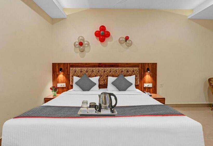 Отель Super Townhouse H G Near Gautam Buddha Park