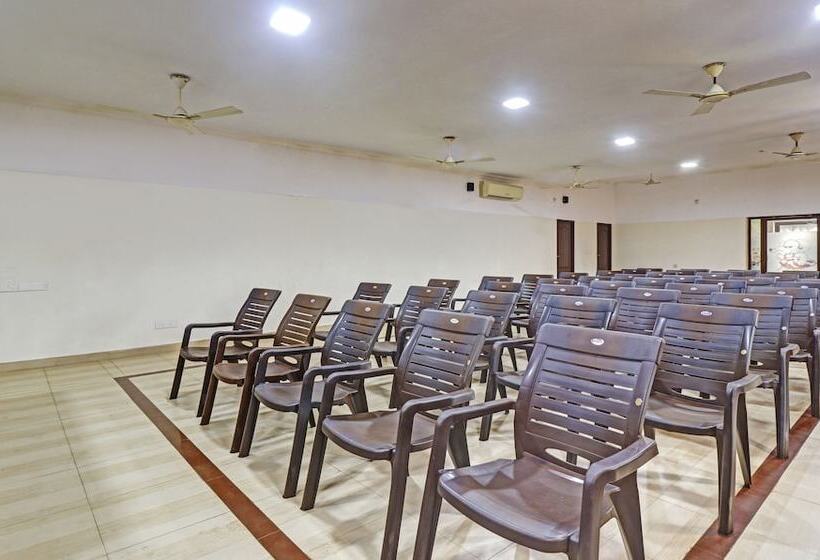 호텔 Treebo Trend Green Palm Resorts