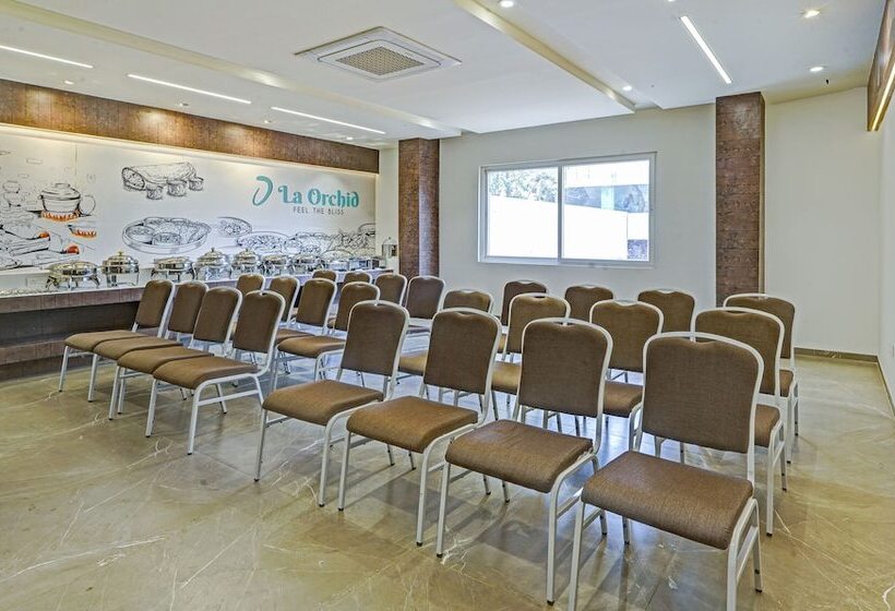 Отель Treebo Premium La Orchid