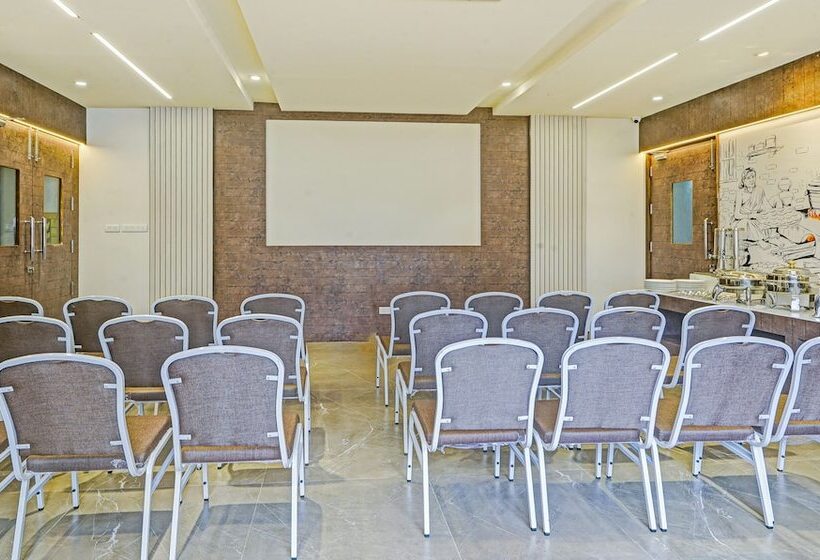 Отель Treebo Premium La Orchid