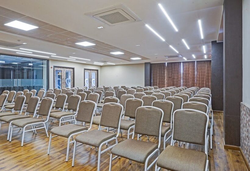 Отель Treebo Premium La Orchid