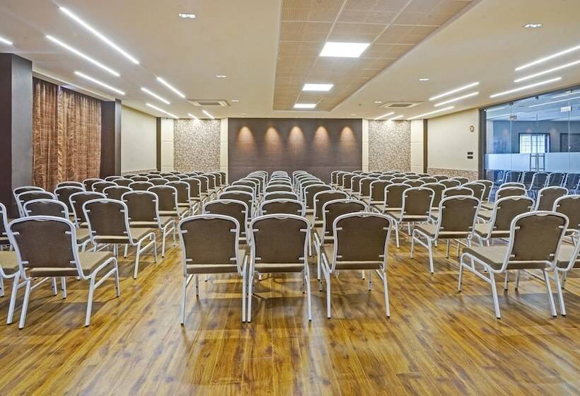 Отель Treebo Premium La Orchid