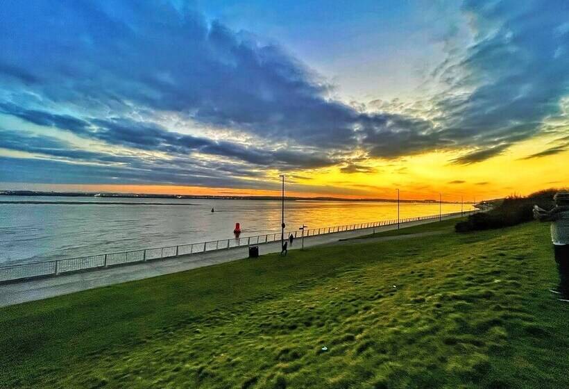 Impeccable Apartment In Liverpool City Centre