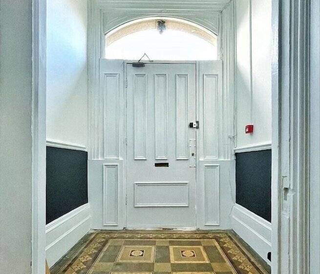 Impeccable Apartment In Liverpool City Centre