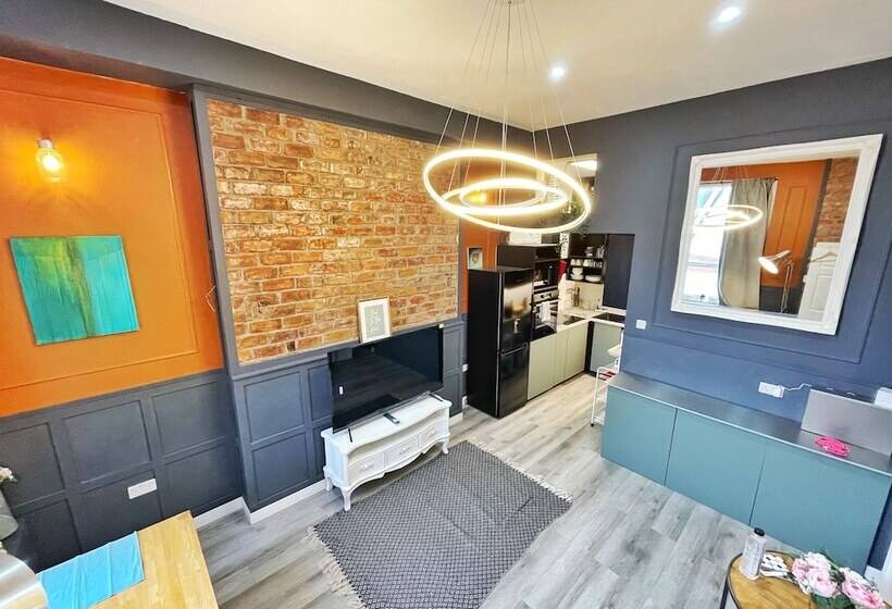 Impeccable Apartment In Liverpool City Centre