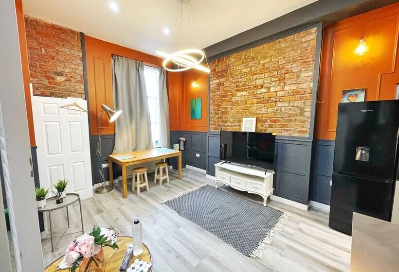 Impeccable Apartment In Liverpool City Centre