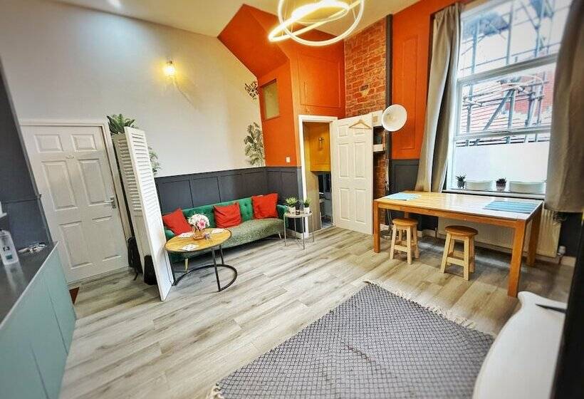 Impeccable Apartment In Liverpool City Centre