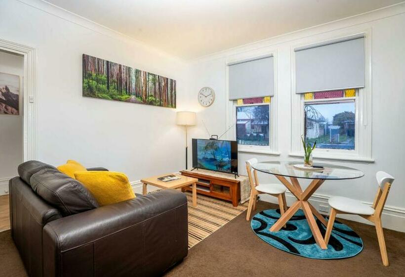 Paddington Villa 3 Close To Town, Neat & Practical