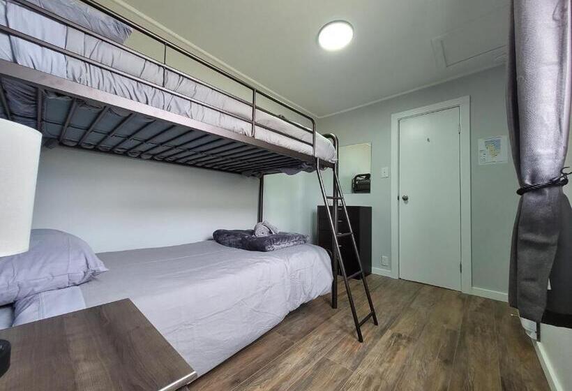 פנסיון Beluga Beach House