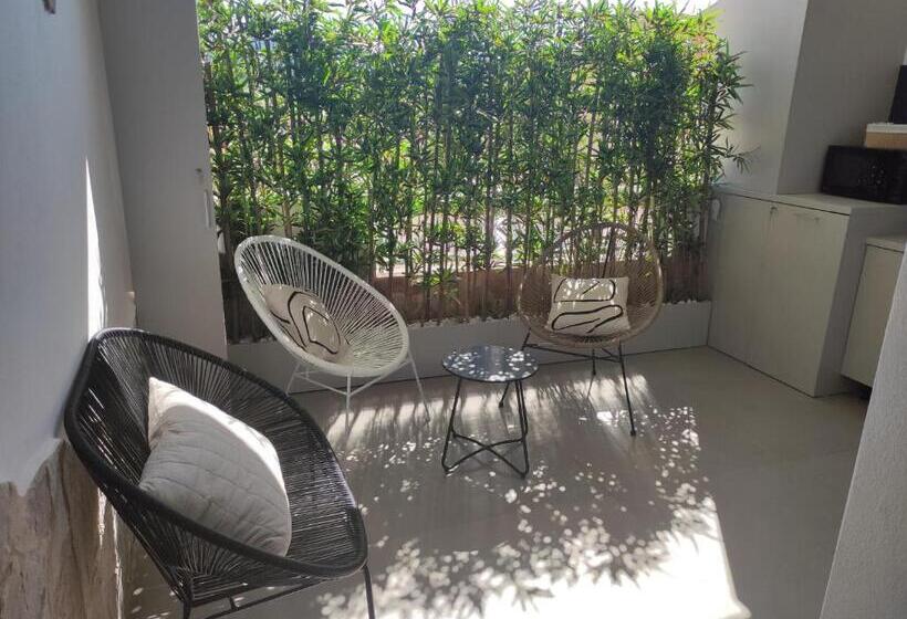 ペンション Live Home Rooms