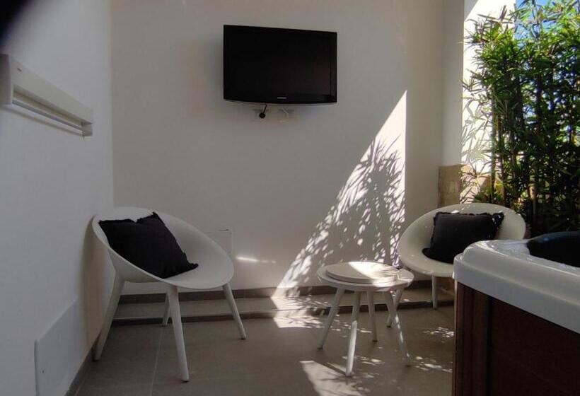 ペンション Live Home Rooms